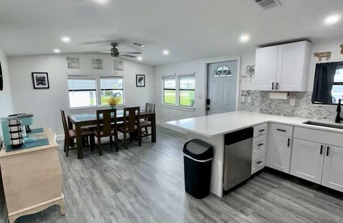 Taylor Creek House | H - Entire home on Okeechobee lake, Florida- 3 bedroom