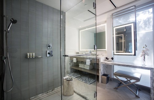 Uptown - Upper Duval Hotel | H2O Suites - Adults Only