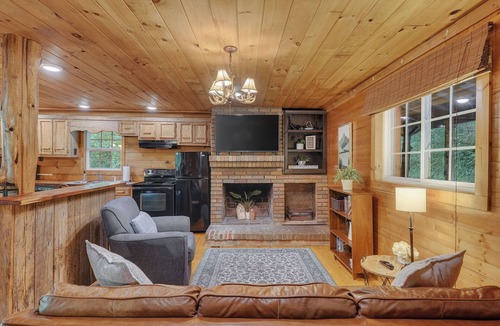 Smithville Cabin | Halls Hollow Hideaway