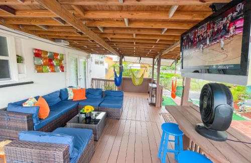 Little Ranches House | Hammocks & mini-golf! 10 mins from Beach!