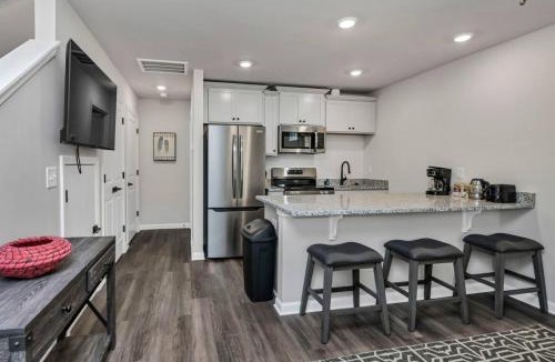 Columbia House | Hampton Cottage - DT COLA