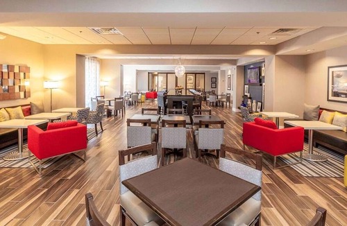 Emerson Hotel | Hampton Inn Emerson LakePoint