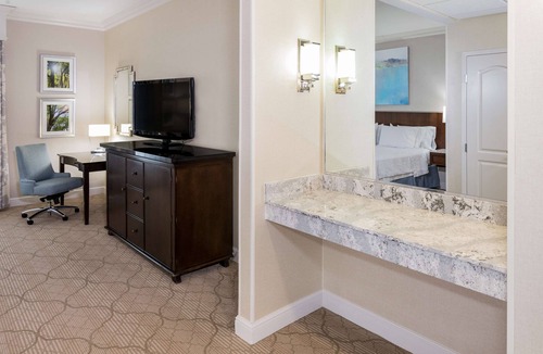 SouthPark Hotel | Hampton Inn & Suites Charlotte/South Park at Phillips Place