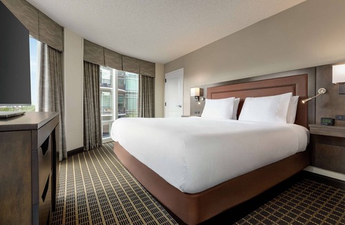 Greenville Downtown Hotel | Hampton Inn & Suites Greenville-Downtown-RiverPlace