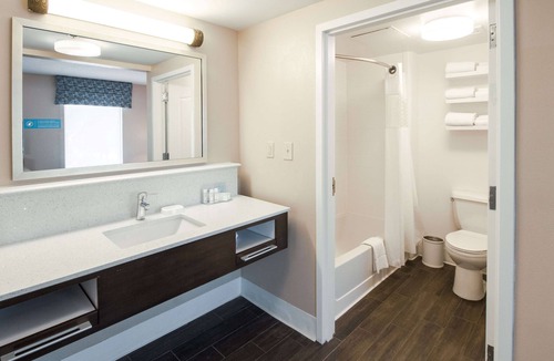 Owens Cross Roads Hotel | Hampton Inn & Suites Huntsville Hampton Cove