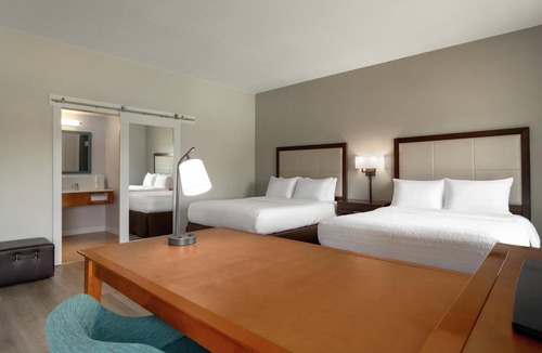 Temple Crest Hotel | Hampton Inn & Suites Tampa Busch Gardens Area