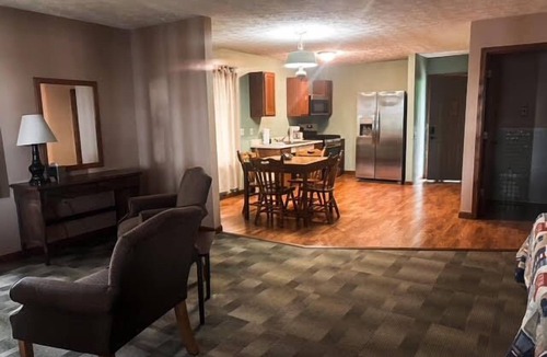 Golconda House | Handicap Accessible Standard Two Bedroom Suite on River