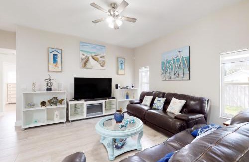 Lakewood Park House | Happy Beachy Casa