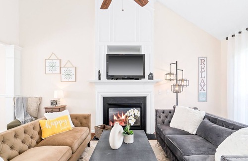 Fuquay-Varina House | Happy home in lovely neighborhood sleeps 8 🌟