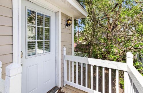 Dixon Park Apartment | Happy Times on Park Carriage by Lucky Savannah