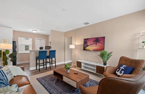 Pinewood Park Apartment | HARBOR HOTEL PALM BEACH | 1 Bed 1 Bath Villa Suite
