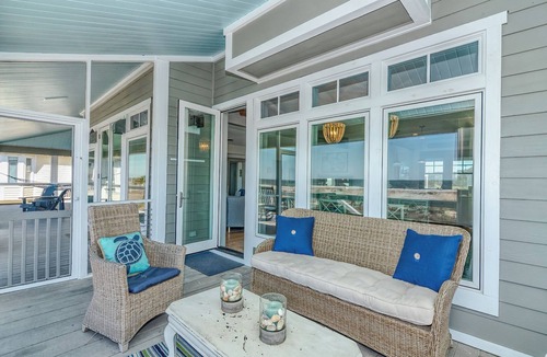 South Beach House | Harmony Cottage is a four-bedroom, 4.5 bath seaside sanctuary centrally located on Bald Head Island