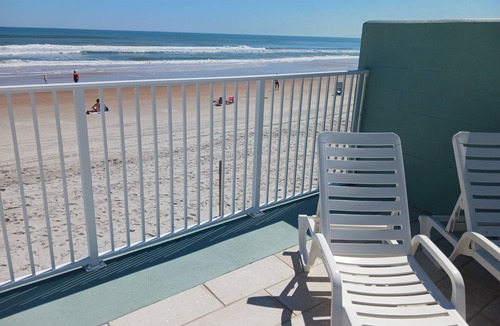 East Daytona Condo | Have a great vacation on the beach at the Daytona Beach club