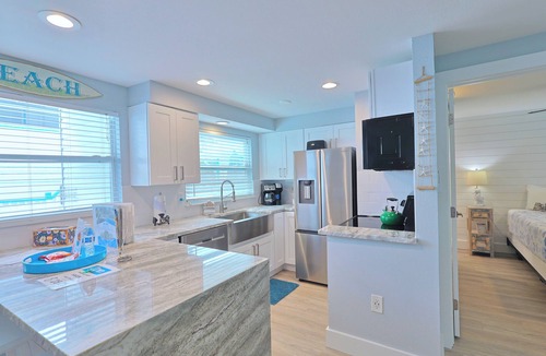 Siesta Key Cottage | Haven cottage Across street from beach and Heated Pool