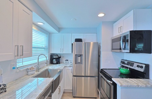 Siesta Key Cottage | Haven cottage Across street from beach and Heated Pool