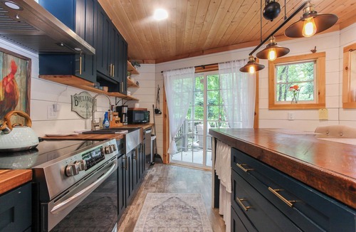 Sylva Cottage | Haven on the Creek Beautiful Creekside Retreat