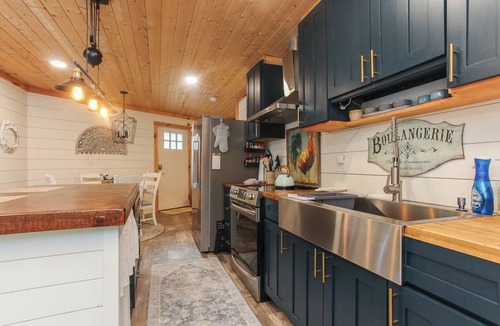 Sylva Cottage | Haven on the Creek Beautiful Creekside Retreat