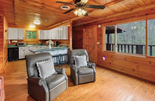 Townsend Cabin | Hazel's Hideaway -Private riverfront 3 bed 2 bath cabin with hot tub!