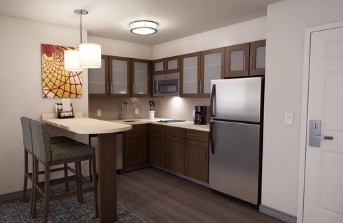 Vero Beach South Apartment | Hearing Accessible King Studio | Kitchen + Pool