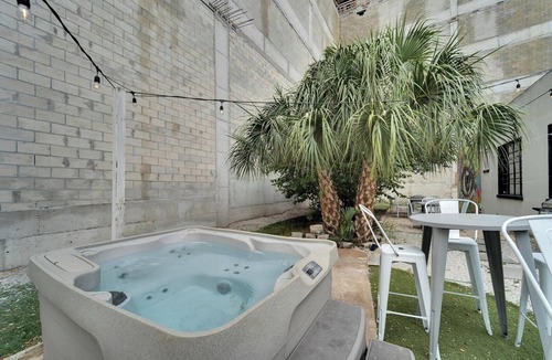 Channel District House | Heart of Downtown Tampa, Spacious & Unique