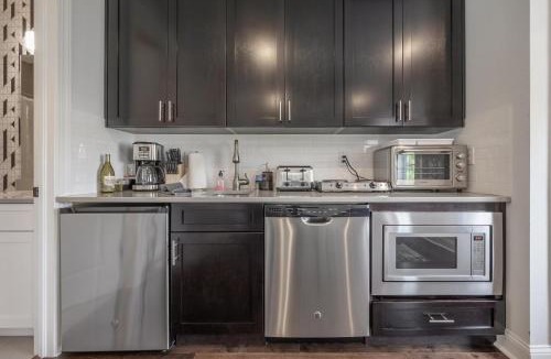 Courier City - Oscawana Apartment | Heart of SOHO Minutes to Downtown and Stadium Unit 1