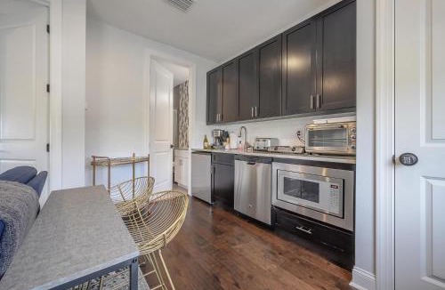 Courier City - Oscawana Apartment | Heart of SOHO Minutes to Downtown and Stadium Unit 1