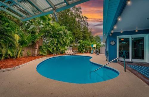 Walsingham House | Heated Pool - 8 min to beach - King Beds