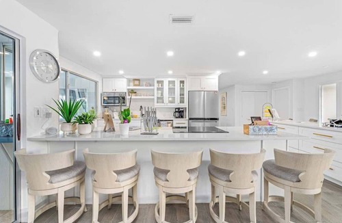 East Naples House | Heated Pool - Minutes to Beach - Outside Bar - Perfect for Family