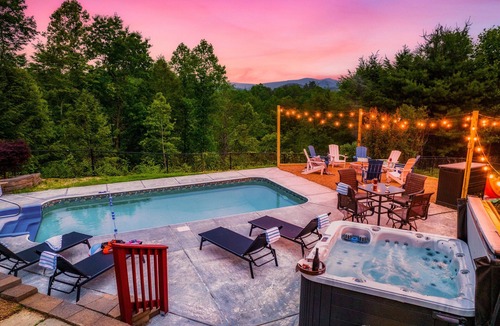 Sevierville Cabin | Heated Pool*Sauna*HotTub*Theater+Game Room*Private