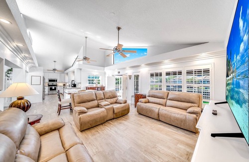 Garden Isles House | Heated Pool! Waterfront+Kayak! Close 2 Beach!
