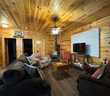 Clarkesville House | Hedgehog Hill Cabin-Helen Hideaway
