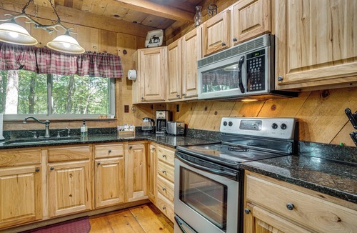 Sautee Nacoochee Cottage | Helen Area Rustic Retreat ~ 5 Miles to Main Street
