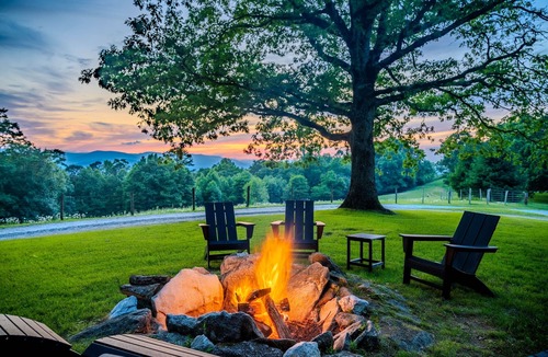 Scaly Mountain Cabin | Hemlock Cabin | Hot tub | Fireplace | 2 BR