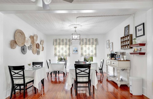 Fort Myers River District House | Hibiscus House Bed Breakfast Seashell Room