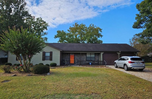 Houston County House | Hidden Gem - 3BD, 2FB w/Jacuzzi + Pool Table