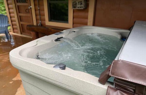 Young Harris House | Hidden Haven-Peaceful Inviting pet friendly cabin