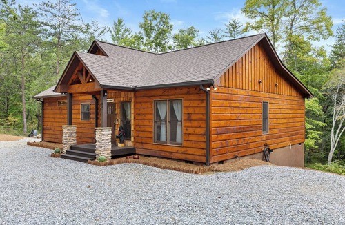 Morganton Cabin | Hidden Haven- Welcome to Modern Living!