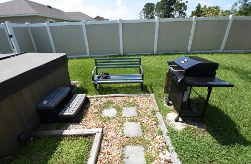 Palm Harbor House | HIDDEN OASIS Spacious Pool Home with Florida Room and Hot Tub