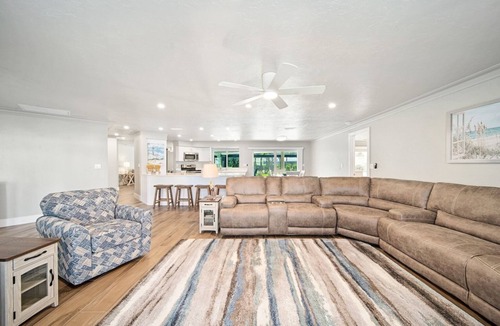 Beachview Country Club Estates House | Hidden Pearl: Serene Island Retreat, Pool & Pets OK