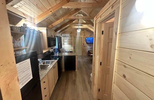 Union Mills Cabin | Hideaway Holler - Hot Tub, Fireplace, Wi-Fi