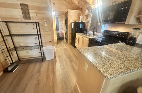 Union Mills Cabin | Hideaway Holler - Hot Tub, Fireplace, Wi-Fi
