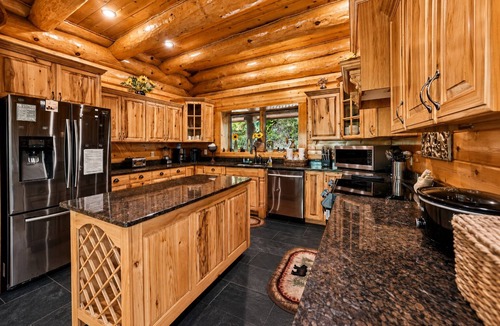 Pittman Center Cabin | Hideaway Lodge with Game Room & Hot Tub