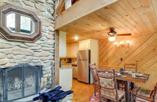 Mineral Bluff Cabin | Hideaway Pond cozy cabin for two