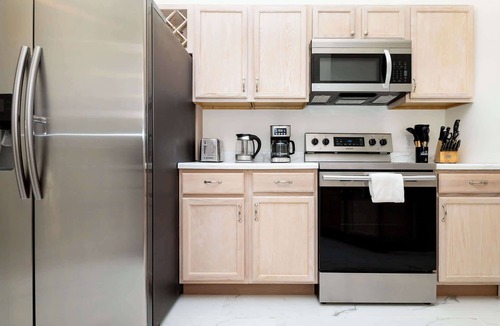Westbury House | High Point Oasis - 4 BDR For 8