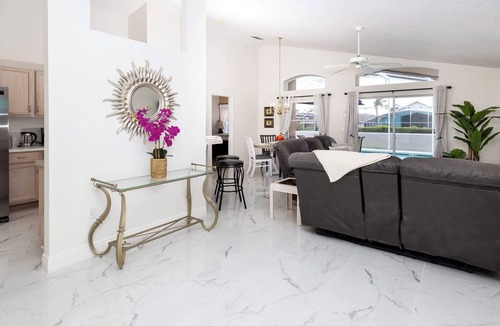 Westbury House | High Point Oasis - 4 BDR For 8