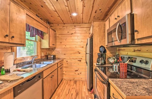 Helen Cabin | Highline 4 bdrm Cabin! Pool Table! Near Helen!