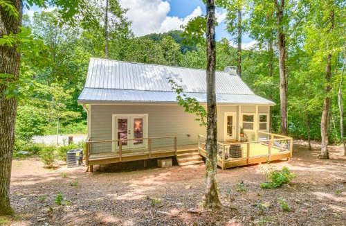 Clayton House | Hike, Golf & Swim: Blue Ridge Cabin Escape