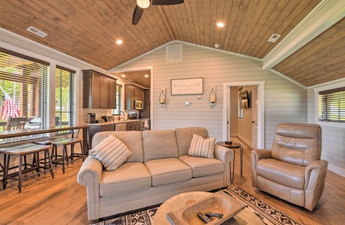 Glenville Cottage | Hike, Ski & More! Pet-Friendly Home in Glenville