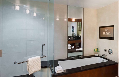 Charlotte Center City Hotel | Hilton Charlotte Uptown