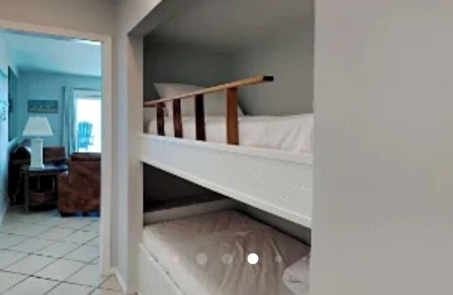 North Forest Beach Resort | Hilton Head Island Seacrest surf and racquet club only 90 a night, 630 week